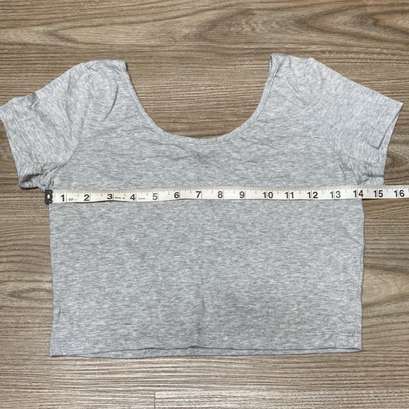 Soprano Short Sleeve Scoop Neck Crop Top - Picture 7 of 8